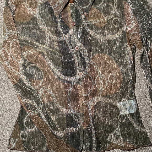 Button down sheer design shirt with bell sleeves - Picture 6 of 8